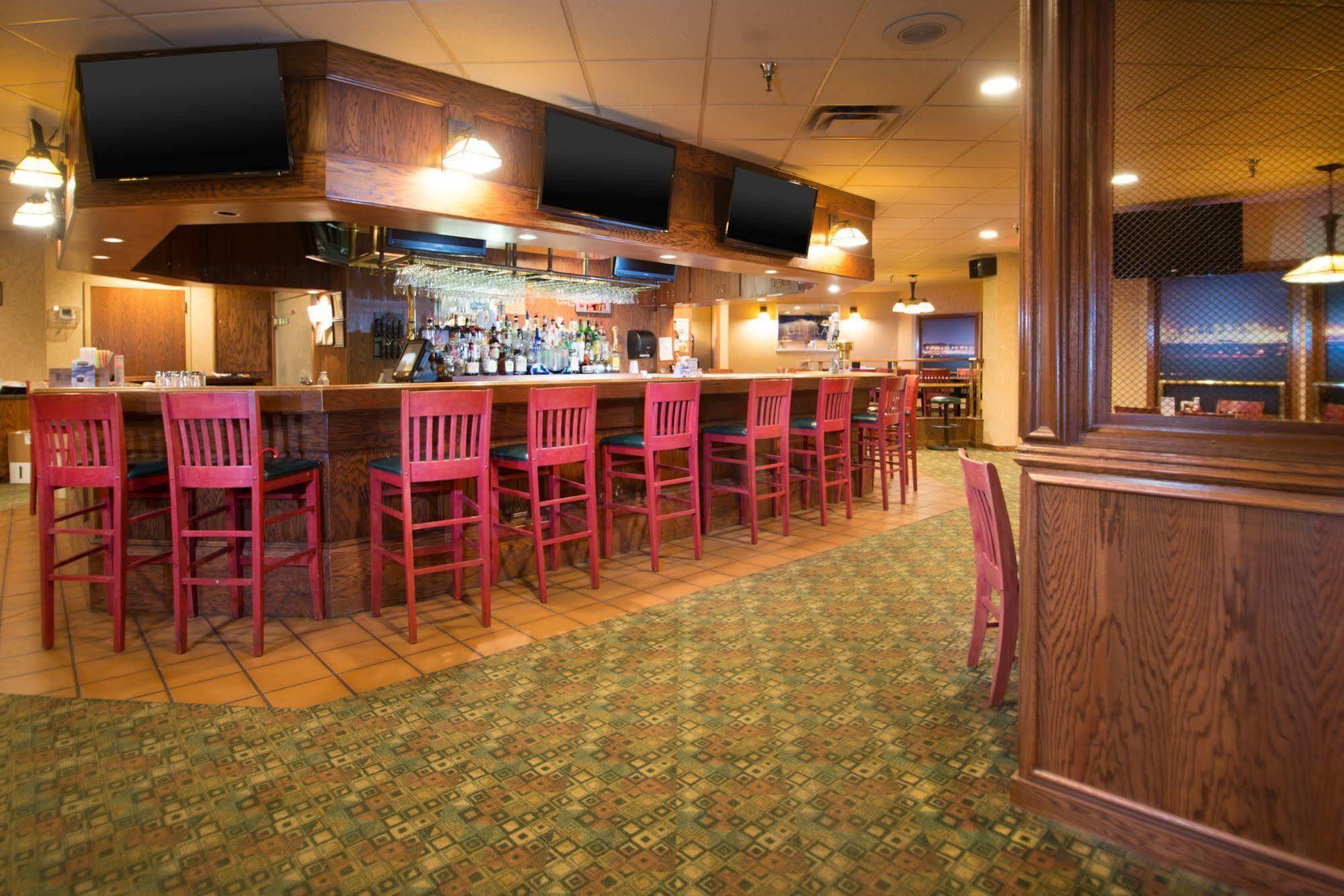 Hotel Crossroads And Event Center Huron